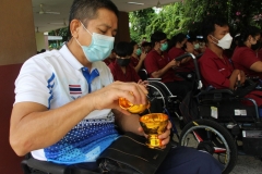 LINE_ALBUM_680816-RF-ทำบุญตักบาตร-คุณพ่อเรย์_220816_2