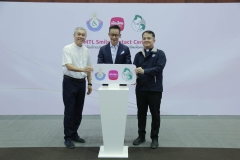 LINE_ALBUM_670510-RF-เปิดศูนย์ปฏิบัติการ-Smile-Contact-Center_240510_11